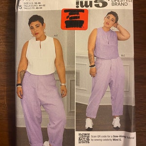 Misses / Women&#39;s Top & Cargo Pants, - Simplicity  11774 Pattern (uncut)   Sew size 18 to 26 - 2023