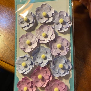 Enfeites roxos de flores 3D de papel Jolee's Boutique - 12 flores, reserva de sucata, artesanato em papel, álbuns de fotos, suprimentos para fabricação de cartões