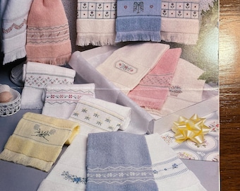 Asciugamani Pastels Powder Room Fingertips - Bordi floreali Schema punto croce contato - Fiori - Pat Waters - N. 101 - 1986