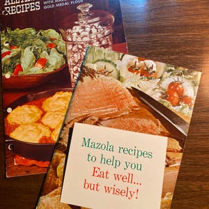 Conjunto 2: Recetas favoritas de todos los estadounidenses y recetas de Mazola para ayudarlo a comer bien pero de manera inteligente - Libro de cocina con aceite Mazola 1960 - Galletas, platos principales, etc.