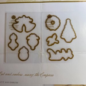 Chemises de Noël à découper et à gaufrer - Créations en papier, impression, fabrication de cartes en métal - Anna Griffin - Ornements de cloches de père Noël en traîneau