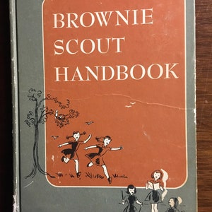 Brownie Scout Handbook - Girl Scouts of America - 1960 - Skills - Arts / Crafts - Games - Homemaking - Music / Dance all for the young scout
