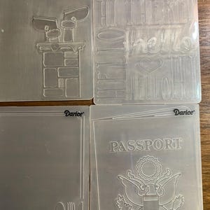 エンボス加工フォルダーのおすすめ：Hello, Santa Chimney、Silverware、またはPassport - 4.25インチ x 5.5インチのペーパークラフトカード作り - Darice