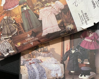 Peut inclure: Un patron de couture vintage pour vêtements de poupée. Le patron comprend des instructions pour la confection d'une robe, d'un manteau, d'un bonnet et d'un pantalon. Le patron est de la collection Vogue Doll Collection et est conçu par Linda Carr.