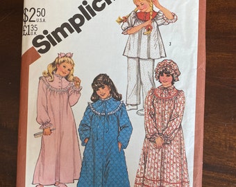 Girl's PYJAMAS Nachthemd - Eenvoud 5674 Patroon 1982 (ongesneden) Maat Small / Chubbies - PJ's, badjas en Nachthemd