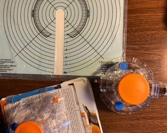Fiskars Circle Cutter / Paper  Punch or Choose Cutter Guide - Crafting Tool - Decoupage, Scrapbooking, photo album - 1" to 8" diameter -2002
