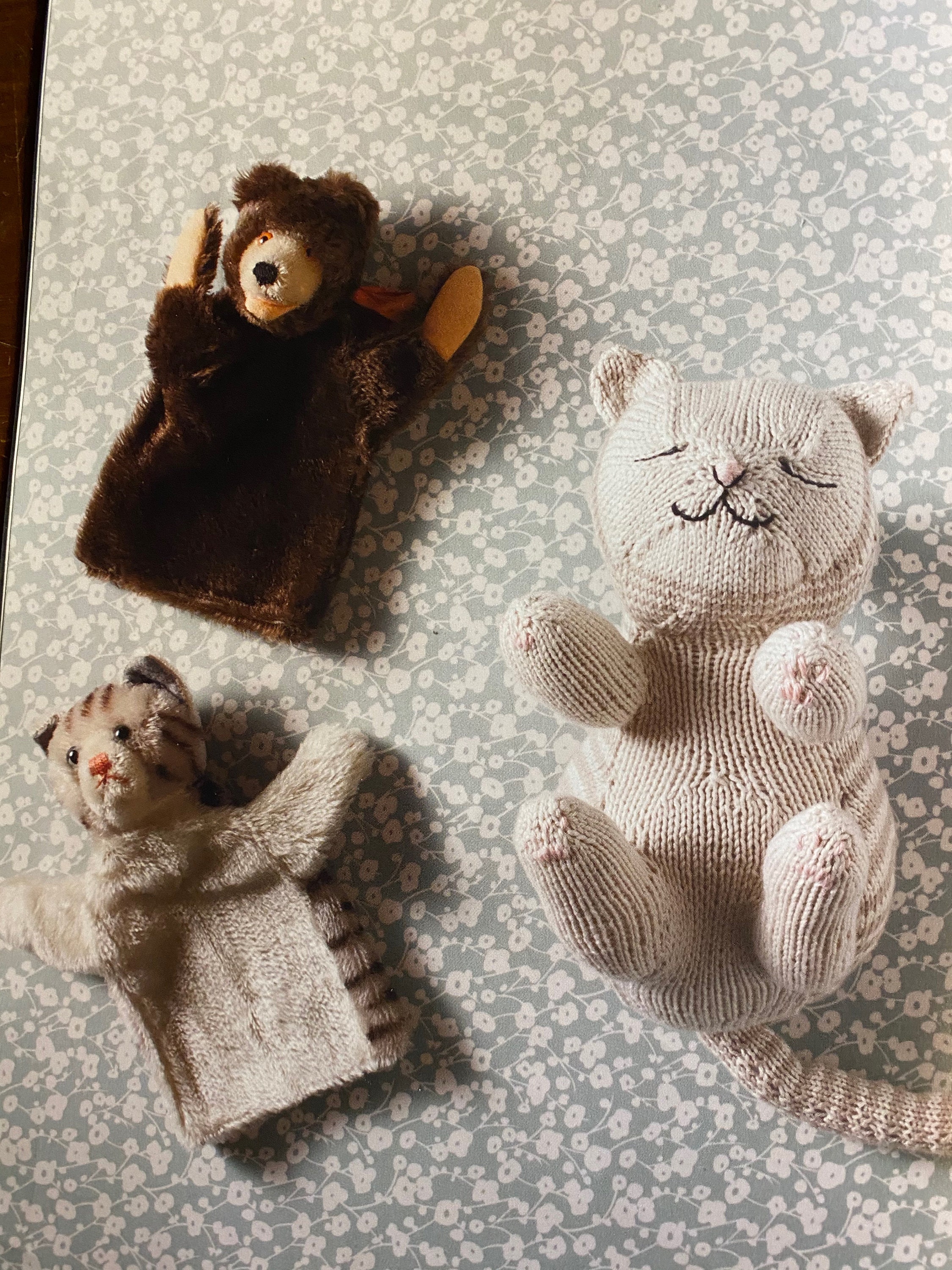 Classic Knits for Kids Knitting Children Layette, Booties, Mitts, Sweaters,  Toy 2014 Designs to Hand Knit for Children 