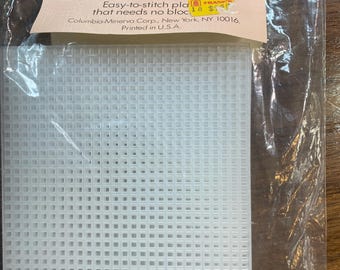 Do haftu liczonego 10 arkuszy z perforowanego płótna plastikowego o wymiarach 4" x 4" - arkusze do haftu krzyżykowego na podstawki, pudełka itp.