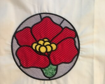 Stoff Maschine appliziert / bestickt rote Blume Quilt Block Stück 10 "Quadrat weißer Hintergrund mit roter Blume - Stain Glass look