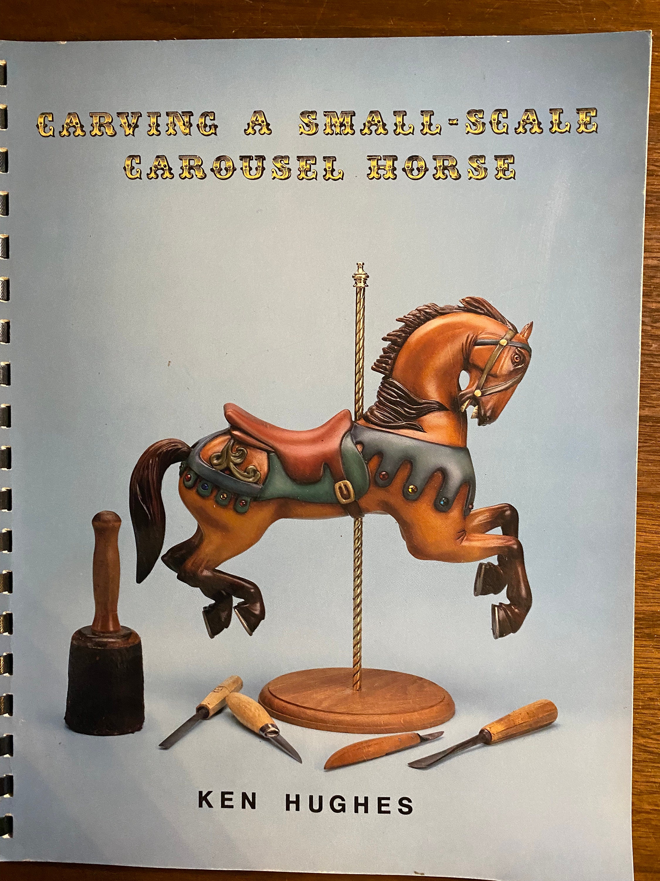 Tallar un caballo de carrusel a pequeña escala Ken Hughes 1988 Madera de  trabajo Guía de proyectos y patrones, Instrucciones Tallado a mano -   España