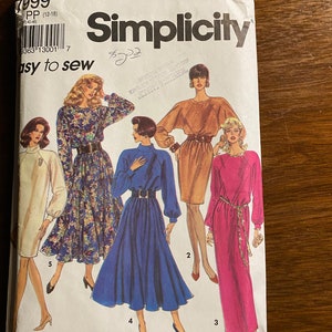 Damklänning vintage Simplicity 7999 Mönster (oklippt) Enkel sömnad Storlek Petite 12-18-1992