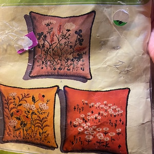 Daisies  - Creative Stitchery  Stamped Crewel Embroidery Kit - 273-C Stitching Kit 13&quot; x 13&quot; - Picture or pillow - unopened