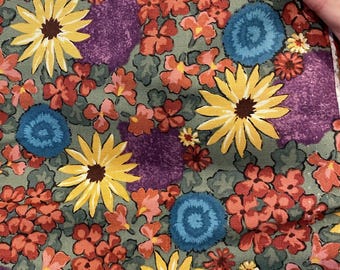 Florido (Vida sencilla) - 2004 - Jardinería - Fondo verde con flores amarillas, moradas, rojas y verde azulado - 61 x 112 cm de ancho