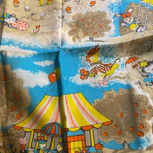 Vintage stoffen speelplaats voor dieren - blauw/beige achtergrond met gele, blauwe, oranje eend, kat, - 38&quot; x 44&quot;