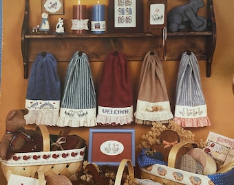 Bordes de arte popular para toallas con punta de dedo, libro 2: patrón de punto de cruz con hilo contado - Leisure Arts 308 - Milly Smith - 1984