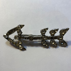 Clear Rhinestone Arrow Brooch Vintage Pin - Rhinestones  ~2 1/2&quot; long  - Pin Closure - NO missing stones - Twinkling Sparkling Jewelry