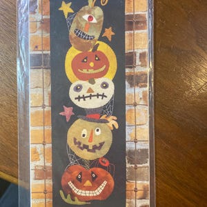 Gangue da Gourdy - Padrão de Aplique de Lã de Abóbora - Threads that Bind - 2005, Tapeçaria de Parede nº 183 - Shawn Williams