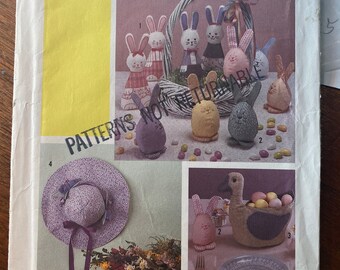 Bunnies, Eggs and Easter Duck Basket Centerpieces, Simplicity 6776 (1984) Easter Decorations, Bunny Self Standing