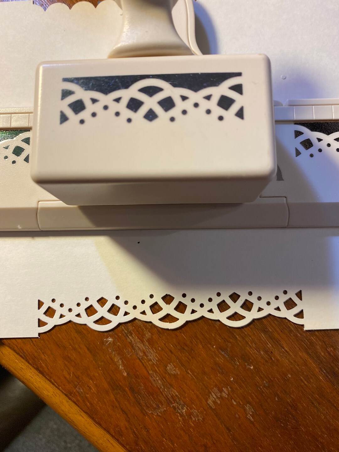 Martha Stewart Page / Paper Edge Punch Lace Scallop Paper Cutter