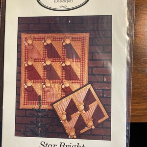 Star Bright Angel Weihnachten Quilted Wandbehang / Mini Quilt Muster, genäht - Größe 28 "x 25" - DeCuyper Trading Co 128 - Vicki DeCuyper 1992