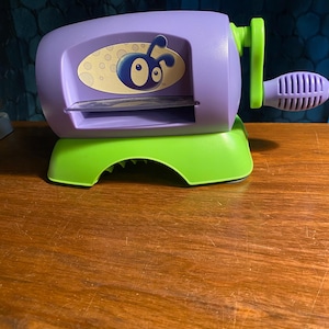 Máquina de troquelado y estampado Cuttlekids: corte de papel, scrapbooking, manualidades con papel, fabricación de tarjetas, álbumes - Provo Crafts