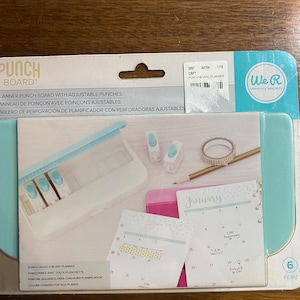 We R Memory Keepers planner perforatorbord - Maak het woord dat je wilt - papier knutselen, prenten maken, kaarten maken