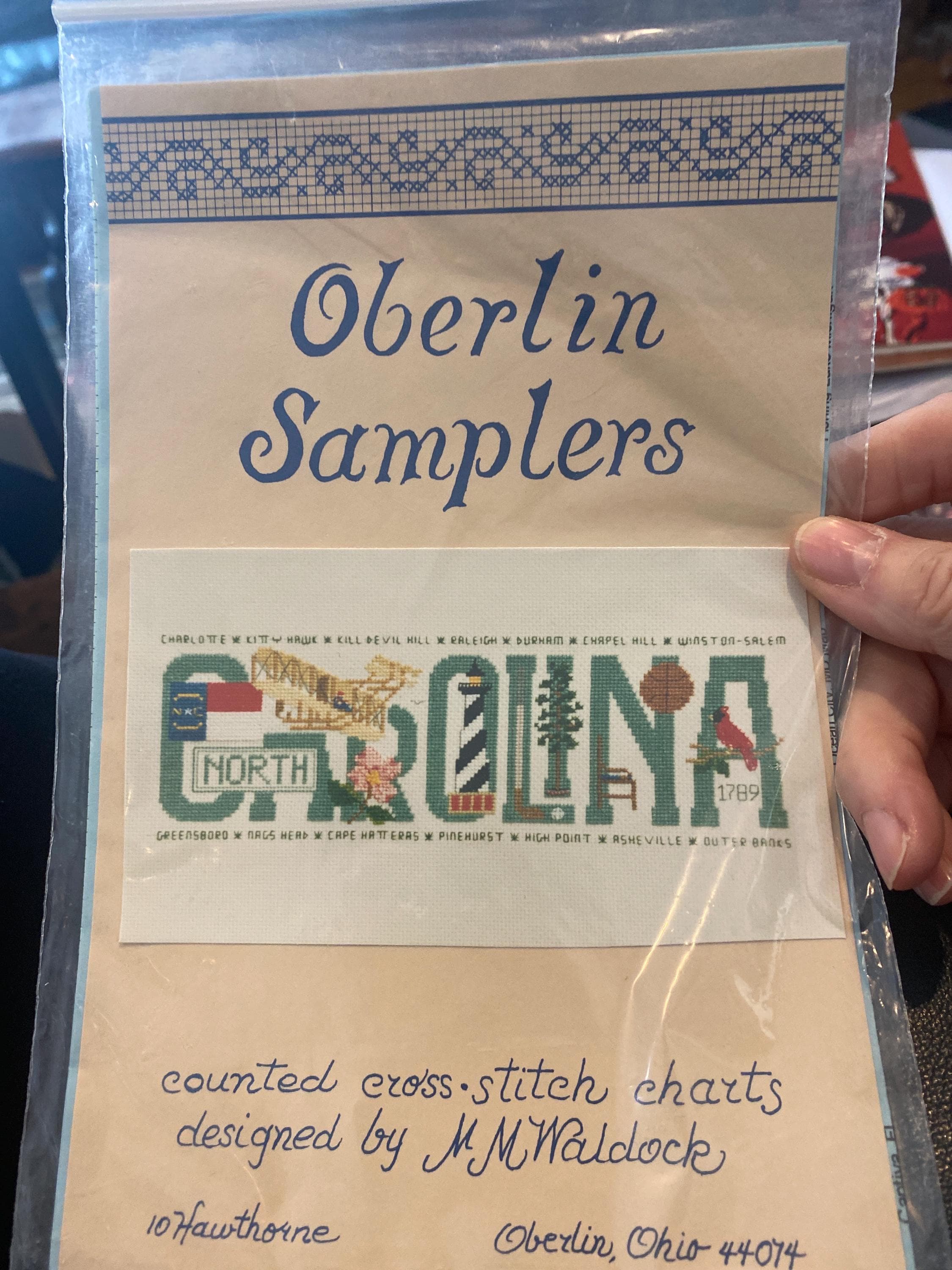 Pin's Oberlin – Rare, Collection, Vintage – Pièce De Collectionneur