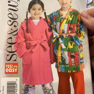 Morgonrock för barn/småbarn - Butterick See & Sew 4635 Enkelt mönster - Storlek 3 till 6 2005 - oklippt - Perfekt för fleecetyg