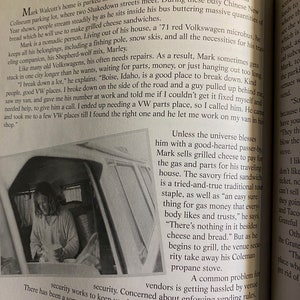 Puede incluir: Una fotograf&iacute;a en blanco y negro de un hombre sentado en una camioneta, sosteniendo una taza. El texto "Unless the universe blesses him with a good-hearted passer-by Mark sells grilled cheese to pay for the gas and parts for his travelling house. The savoury fried sandwich is a tried-and-true traditional tour staple, as well as "an easy sure thing for gas money that everybody likes and trusts," he says. "There's nothing in it besides cheese and bread." But as he begins to grill, the venue security take away his Coleman propane stove." es visible en la imagen.
