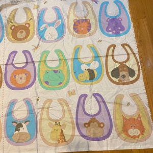 Baby Lätzchen Stoff PANEL mit 12 Lätzchen fertig zum Zuschnitt nähen, Tiergesichter - Bär Hase Tiger Nilpferd Kuh Giraffe Affe Katze Frosch Biene Löwe Hund