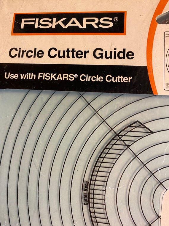 How to Use a Fiskars Circle Cutter: 10 Steps (with Pictures)