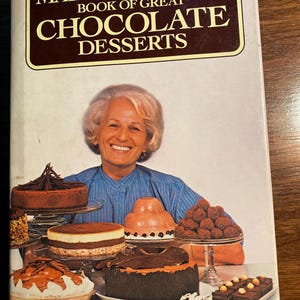 Książka Maidy Heatter o wspaniałych deserach czekoladowych - Książka kucharska - 1981 - Ciasta, cukierki, ciasteczka, brownie, kwadraty, torty, fudge