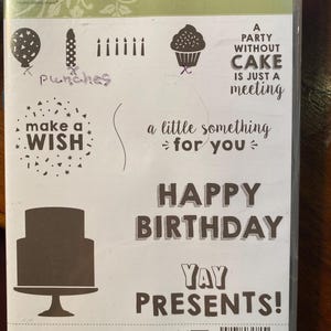 Party Wishes Happy Birthday Stampin UP Rot Gummi Stempel Block Set - Neu / wenig benutzt - Papierbasteln, Druck/Kartenerstellung, ideal für Kinder