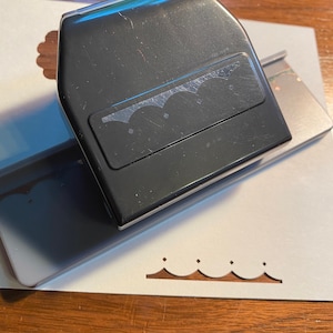 EK Success Page / Paper Edge / Punch Cutter Crafting Tool - Decoupage, Scrapbooking, álbum de fotos - Vieira con punto