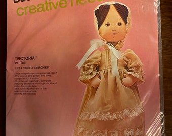 CLOTH Rag 22 » DOLL Victoria Kit - Bucilla Creative Needlecraft #2378 - Kit de poupée de couture non ouvert