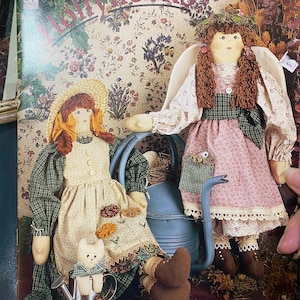 Hollyhocks Doll - Michelle Hains - 1995 - Poupées en chiffon doux / Motifs, Poupée simple à coudre, Trucs et donner
