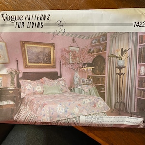 BED LINEN Patterns for PILLOW covers, Neck Roll, Bed Caddy, Dust Ruffle, Bedspread, Window Treatment Vogue #1422 Vintage Pattern (Uncut)