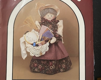 Sadie Cloth Doll / Pattern by Dream Spinners - 17" Peddler - No 137 - 1987