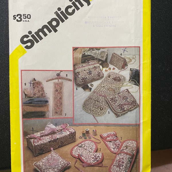 Set Personal Accessories Simplicity 5781 Pattern - Tissue Box Cover, Sewing kit, eyeglass case, Pin Cushion, Make up - Jewelry - Shoe Bags