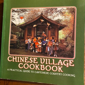 Chinese Village Cookbook - Cantonese Country Cooking -  1988 - Rhode Yee - Traditional recipes from Asia - History  Regional cooking flavors