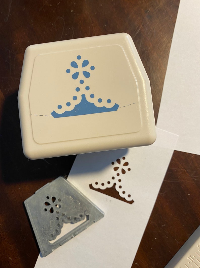 Martha Stewart Shapes Page / Paper Edge Magnetic Punch Choose Design Paper cutter Crafting - Decoupage, Scrapbooking, photo album Daisy drop