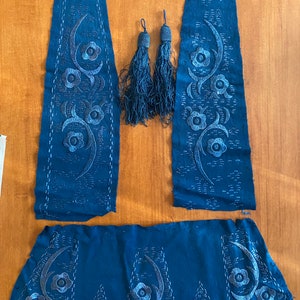 Collar and Lapels  Embroidered Vintage - sew onto your dress, jacket, shirts, blouses etc - add a vintage texted embroidered touch - Blue