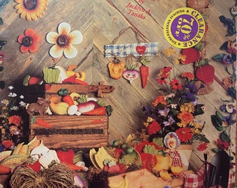 Garden Delights Tole & Decorative Painting - Jacklyn Tanaka - Folk Art - Technique 1994 Instruction Method - Flowers / Vegetables / Animals