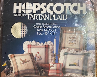 チャールズクラフト作 ホップスコッチタータンチェック クロスステッチ生地 アイーダ 14カウント 1枚 15インチ x 15インチ アイボリー / ブルー / ピンク - 新品