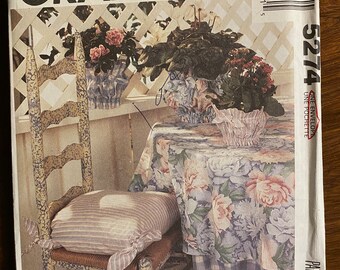 Kitchen Essentials Patrones de decoración del hogar para cortinas, delantal, manteles, manteles + McCall's #5274 Pattern (Uncut) - 1991