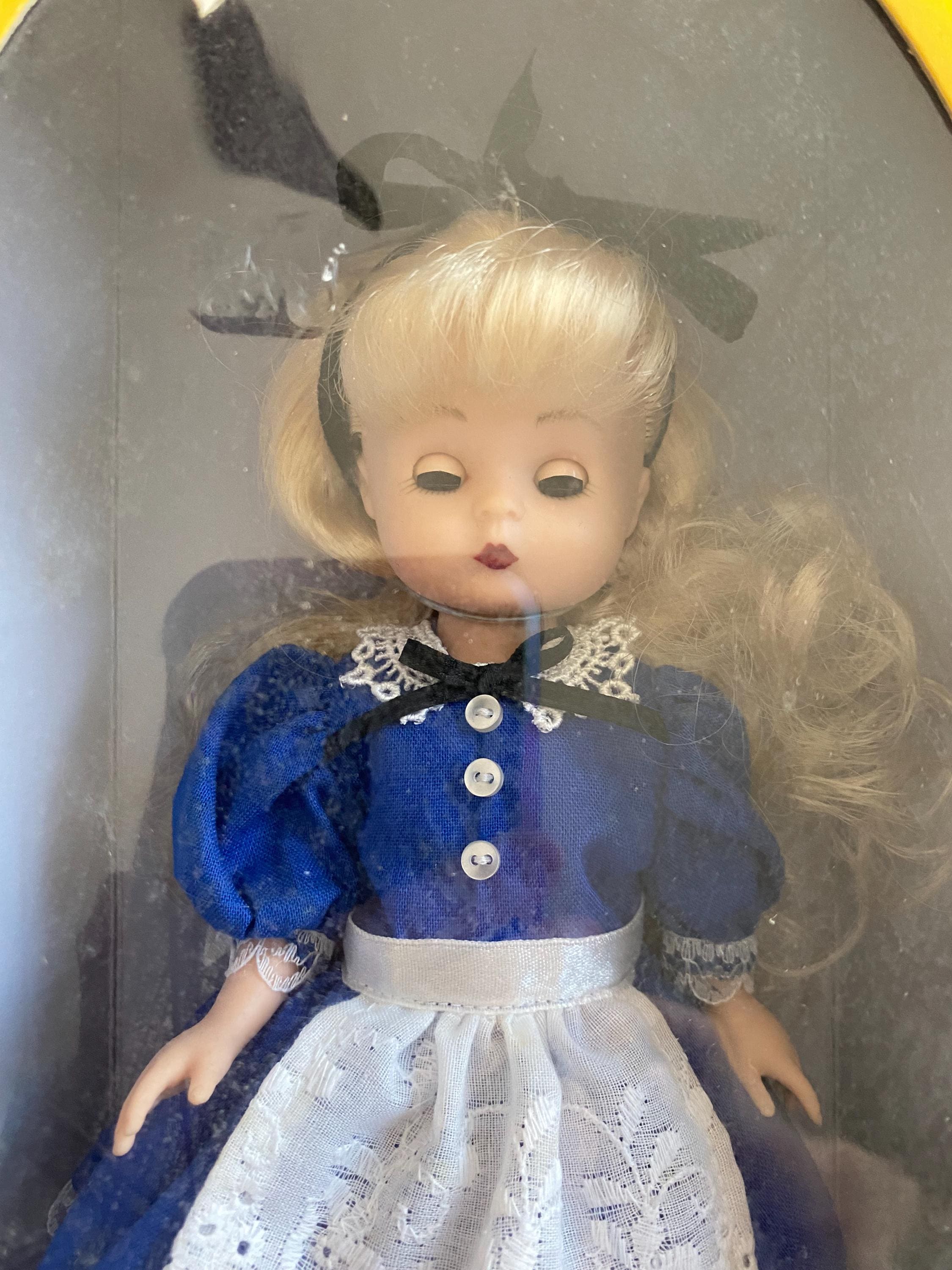 Alice in Wonderland by Effanbee - the Storybook Collection - Vinyl