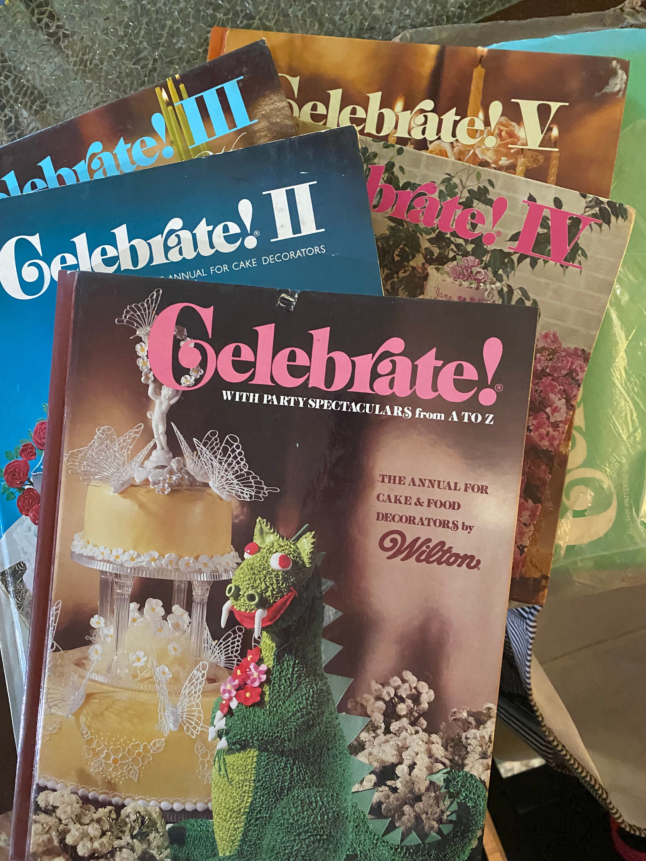 趣味・スポーツ・実用 2012 Wilton Yearbook Cake Decorating 2012 Wilton Yearbook Cake Decorating | eBay