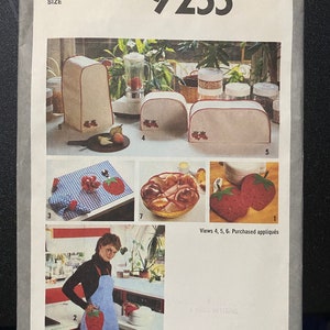Kitchen Essentials Home Decorating Patterns Simplicity  #9255  (Uncut)  -  Apron, Potholders, Placemat, Appliance Covers - 1979