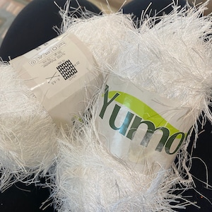 Yumos Elista ホワイト アイラッシュ ファジー ヤーン 編み物、かぎ針編み、工芸品用 - 新品 - 100% ポリエステル 50 g