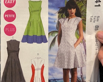 Fitted / Flared Dress / Jumper  Misses - Pattern -  McCall's 6741 - 2013 -  Size 8 to 16  Uncut - Flared